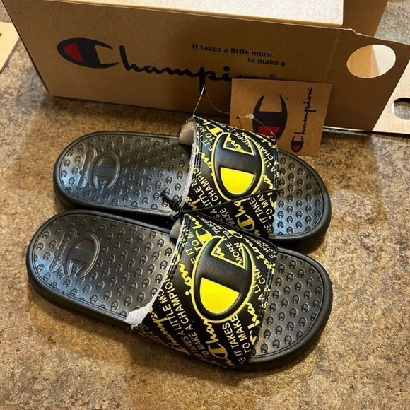 Champion Other - NWT Size 1 Preschool Champion
Slides Sandals​
